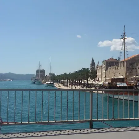 Maja Okrug Gornji * Trogir